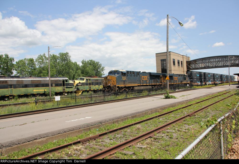 CSX 3032 leads I003